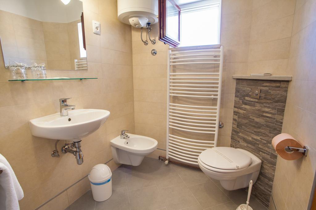 Apartman Petra Cres Esterno foto
