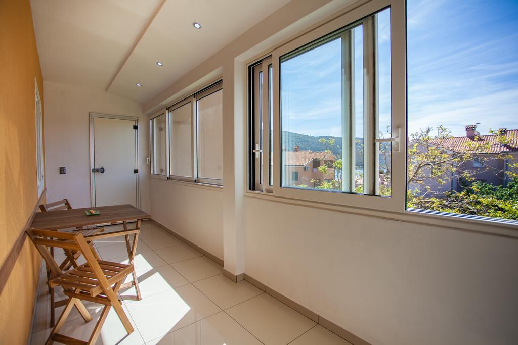 Apartman Petra Cres Esterno foto